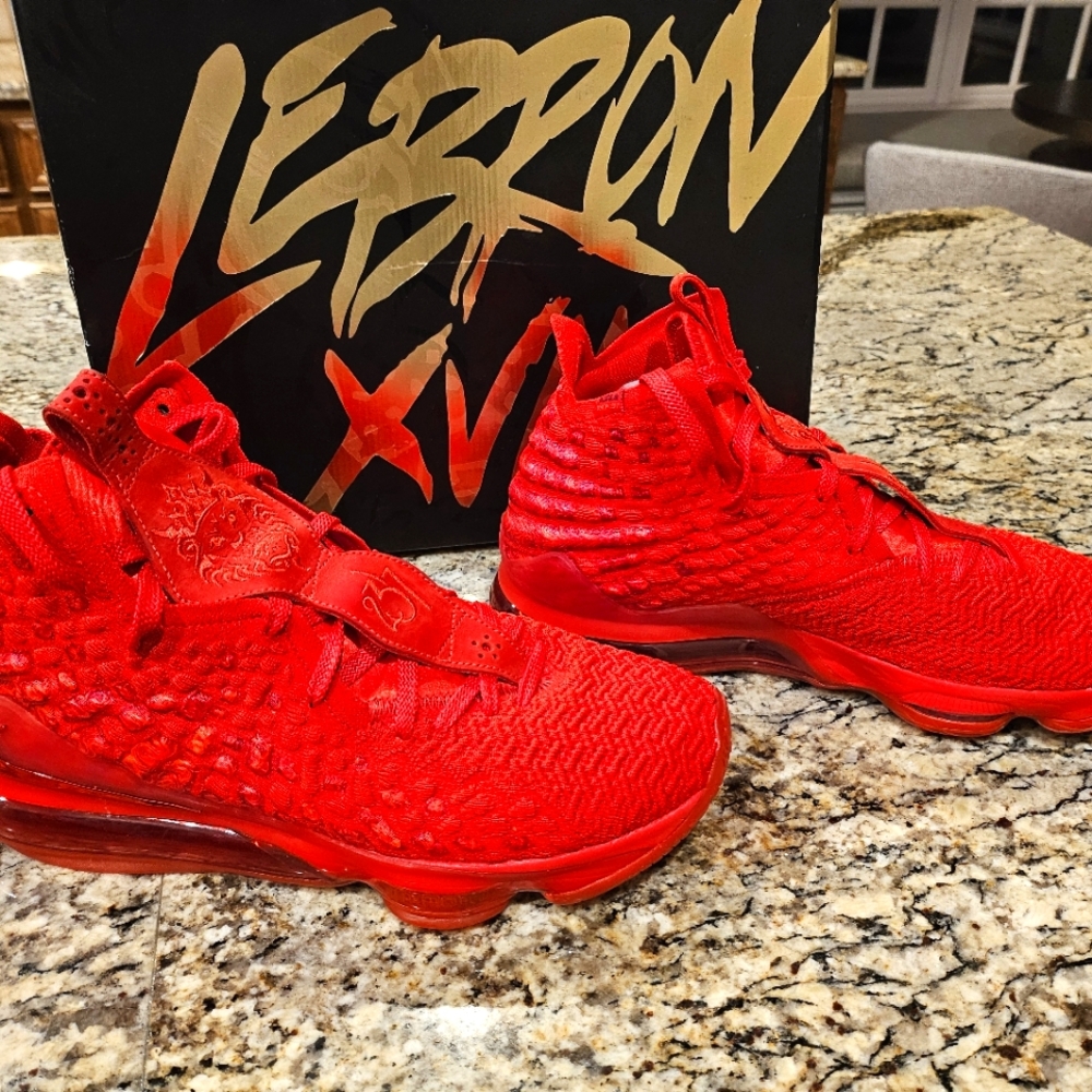 Nike Lebron xiii University Red size 12